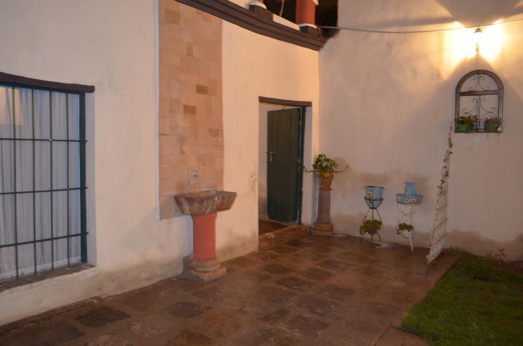 סוקרה Casa Solariega Hostal B&B מראה חיצוני תמונה